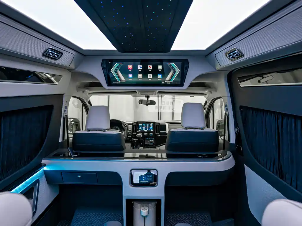 Toyota Hiace - фото 16