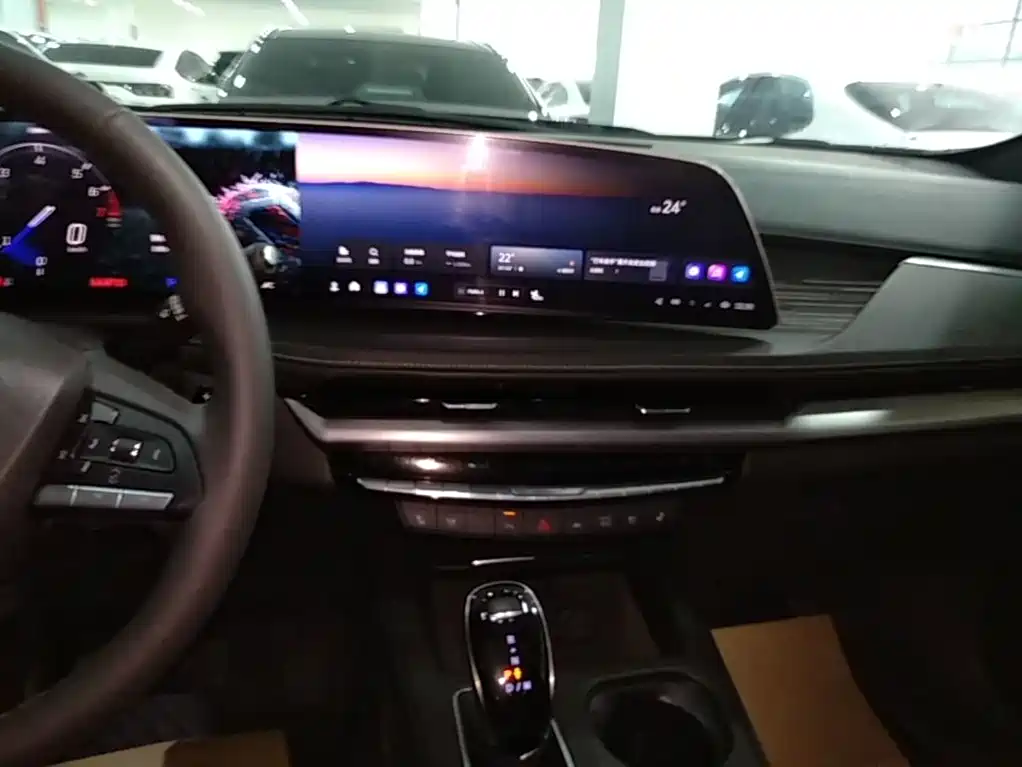 Cadillac XT4 — миниатюра 13