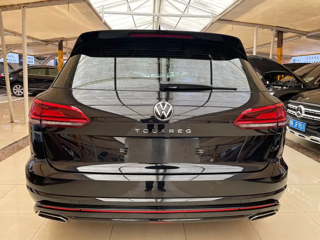 VOLKSWAGEN TOUAREG
