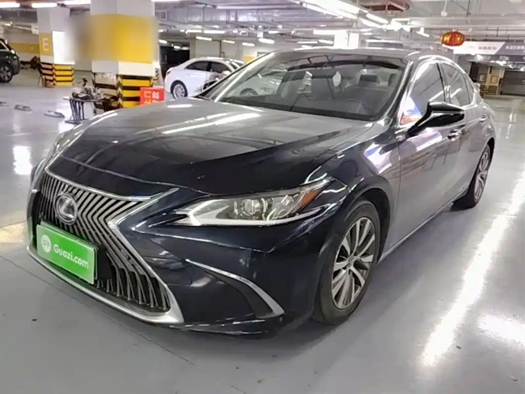 Lexus ES 2019