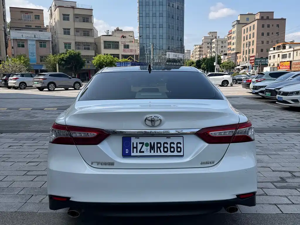 TOYOTA CAMRY