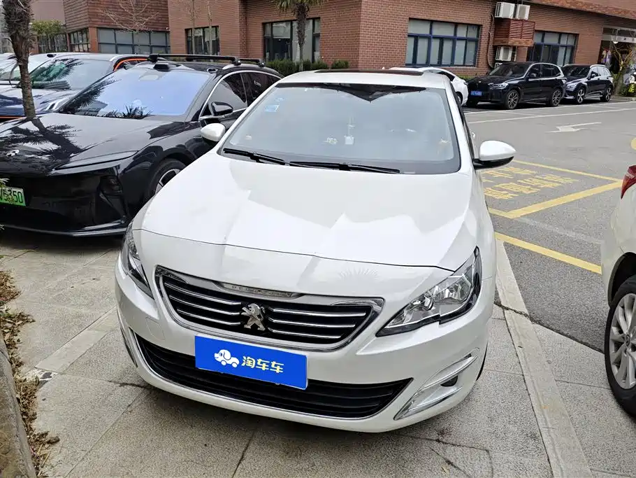 PEUGEOT 408