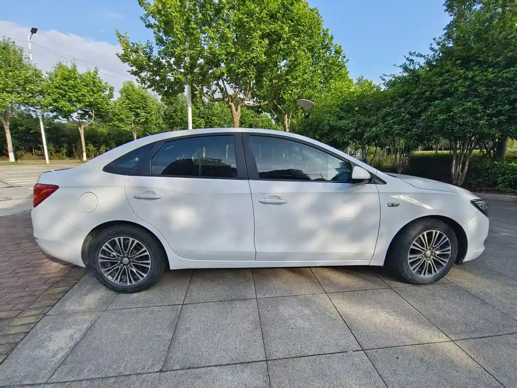 Buick Excelle — миниатюра 10