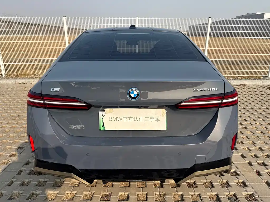 BMW I5