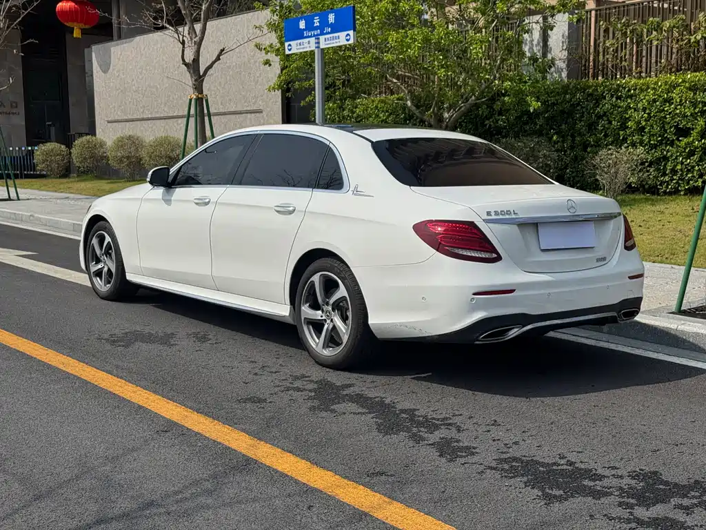 MERCEDES-BENZ E CLASS