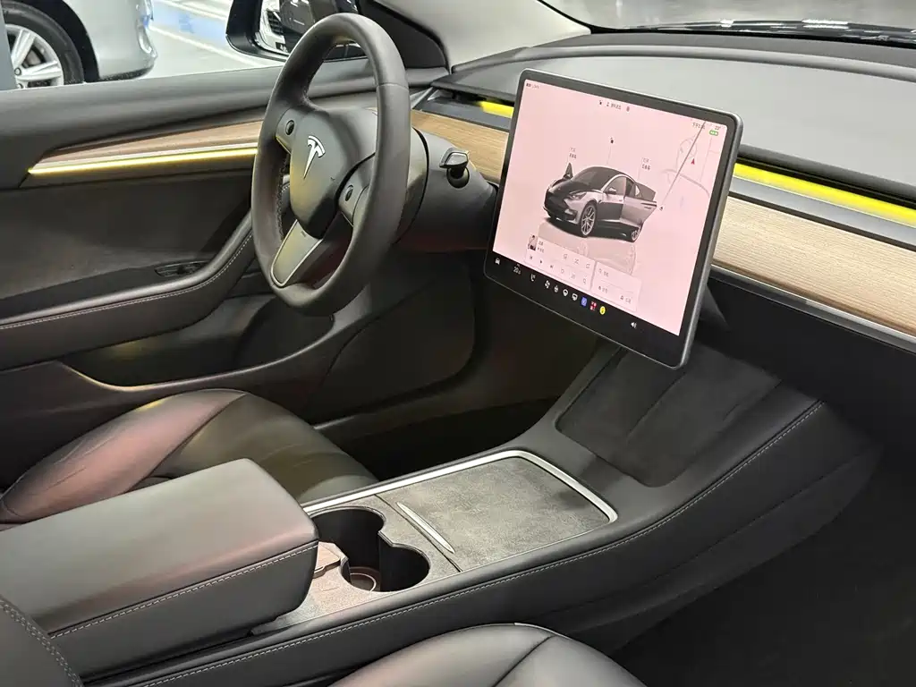 Tesla Model 3 — миниатюра 8