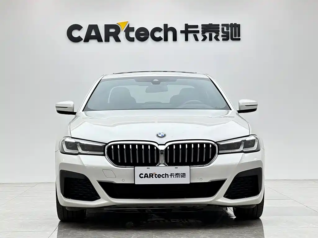 BMW 5 Series — миниатюра 7