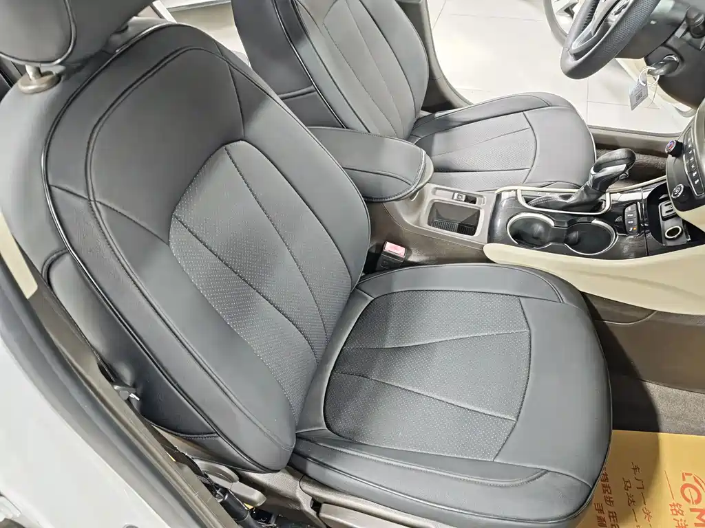 Buick Verano — миниатюра 12