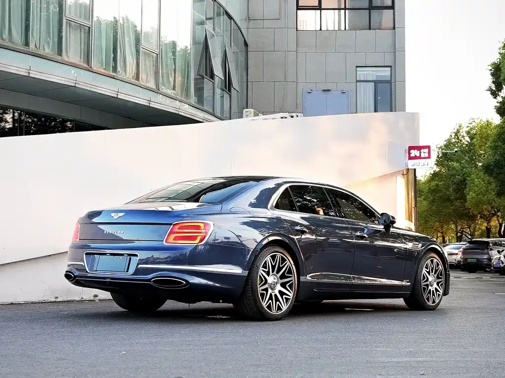 Bentley Flying Spur — миниатюра 7