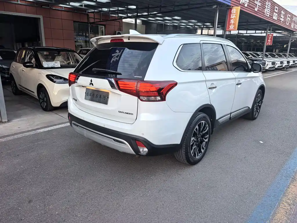 Mitsubishi Outlander — миниатюра 15