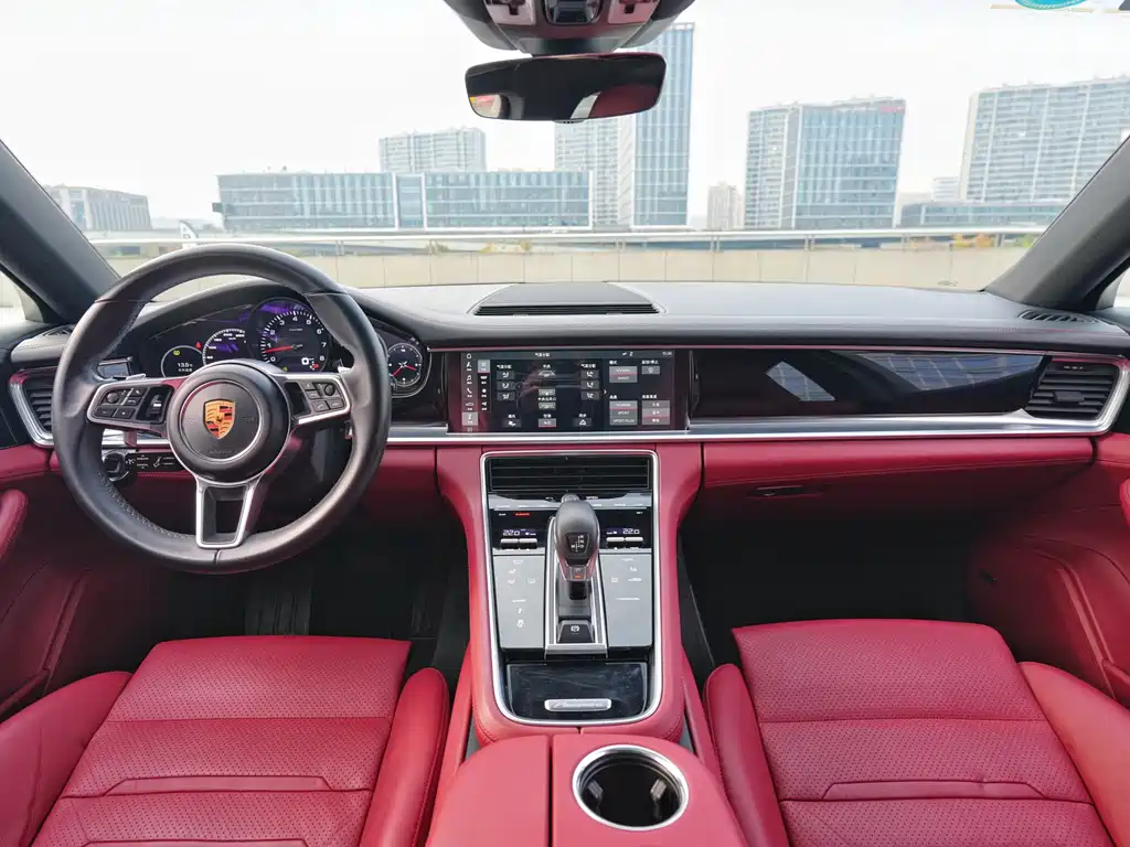 PORSCHE PANAMERA