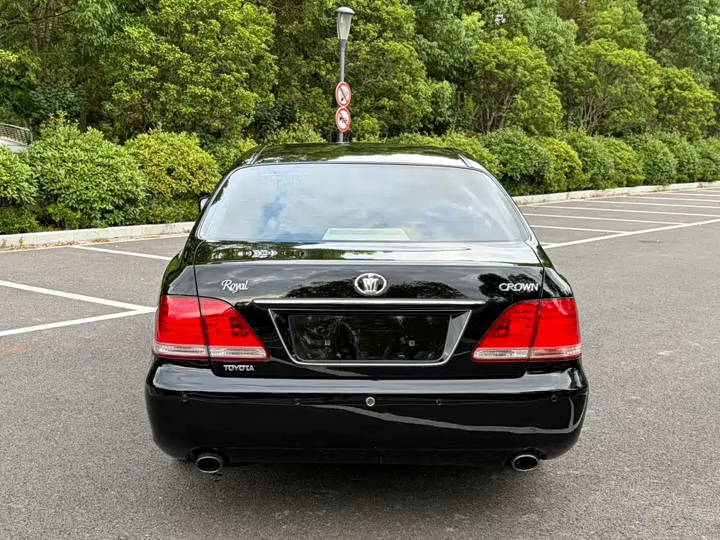 Toyota Crown — миниатюра 18