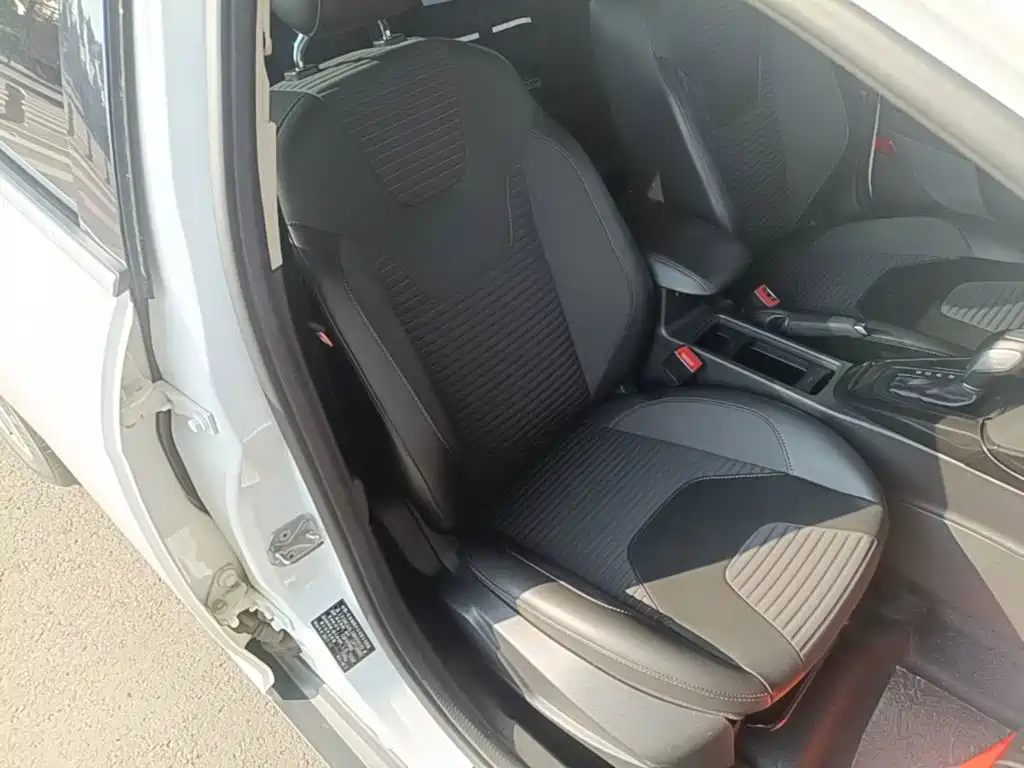 Ford Focus — миниатюра 25