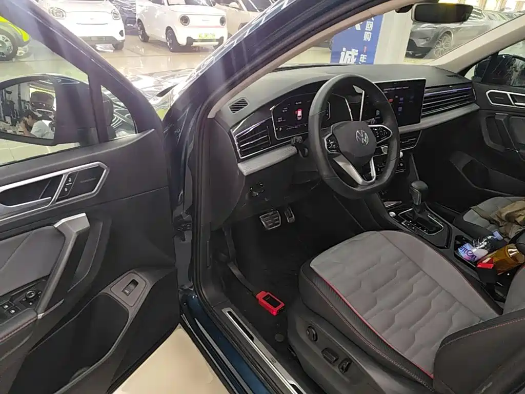 Volkswagen Tiguan L — миниатюра 16