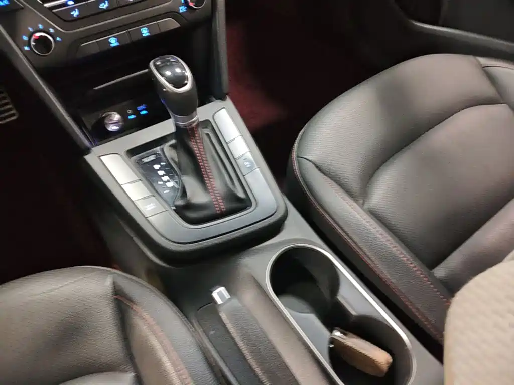 Hyundai Elantra — миниатюра 14