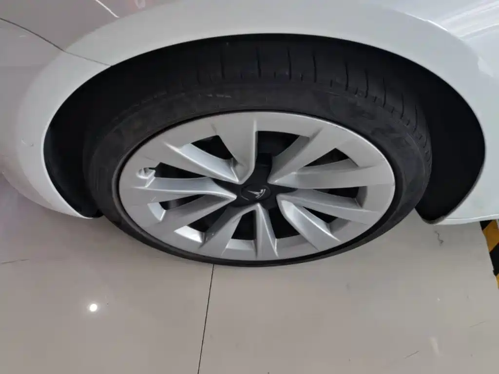Tesla Model 3 — миниатюра 23