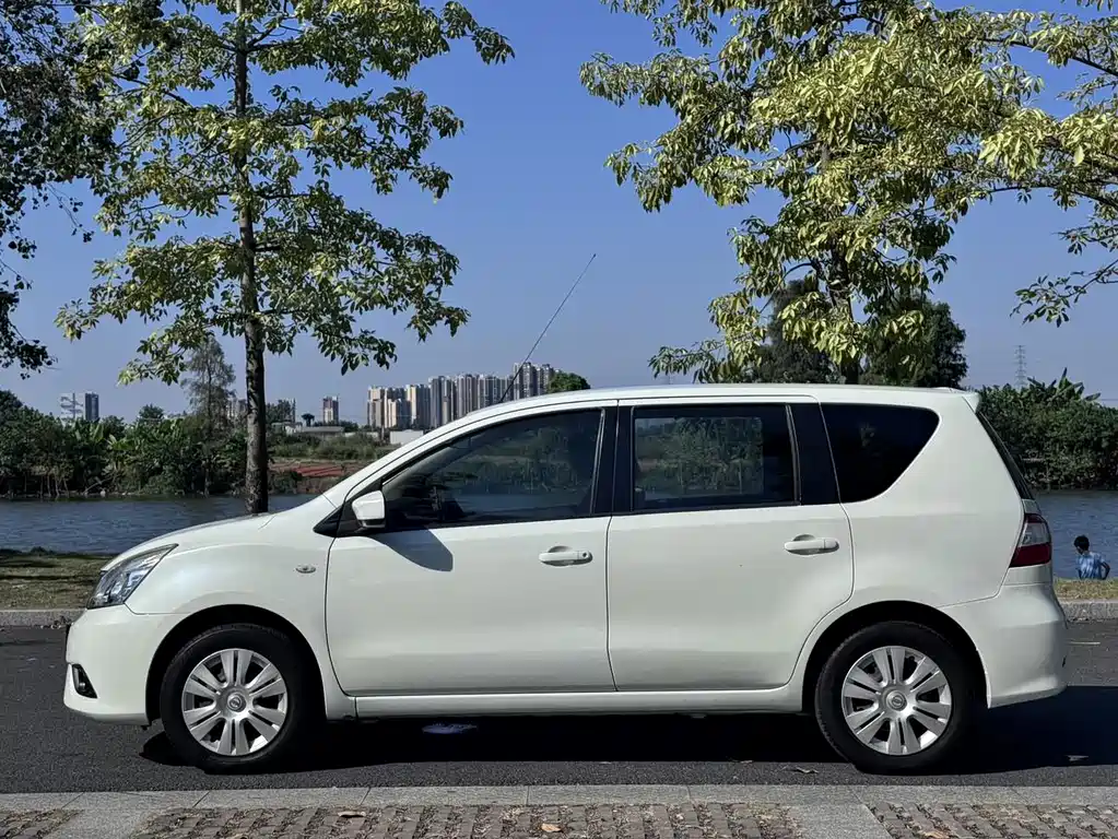 Nissan Livina — миниатюра 6