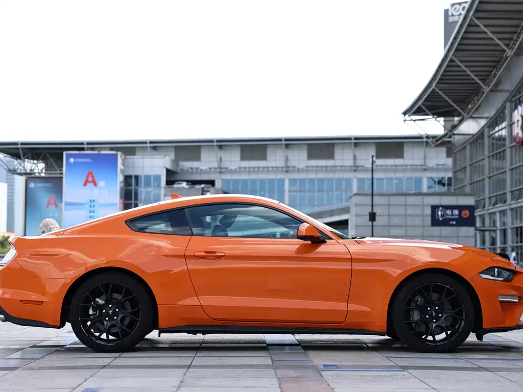FORD MUSTANG