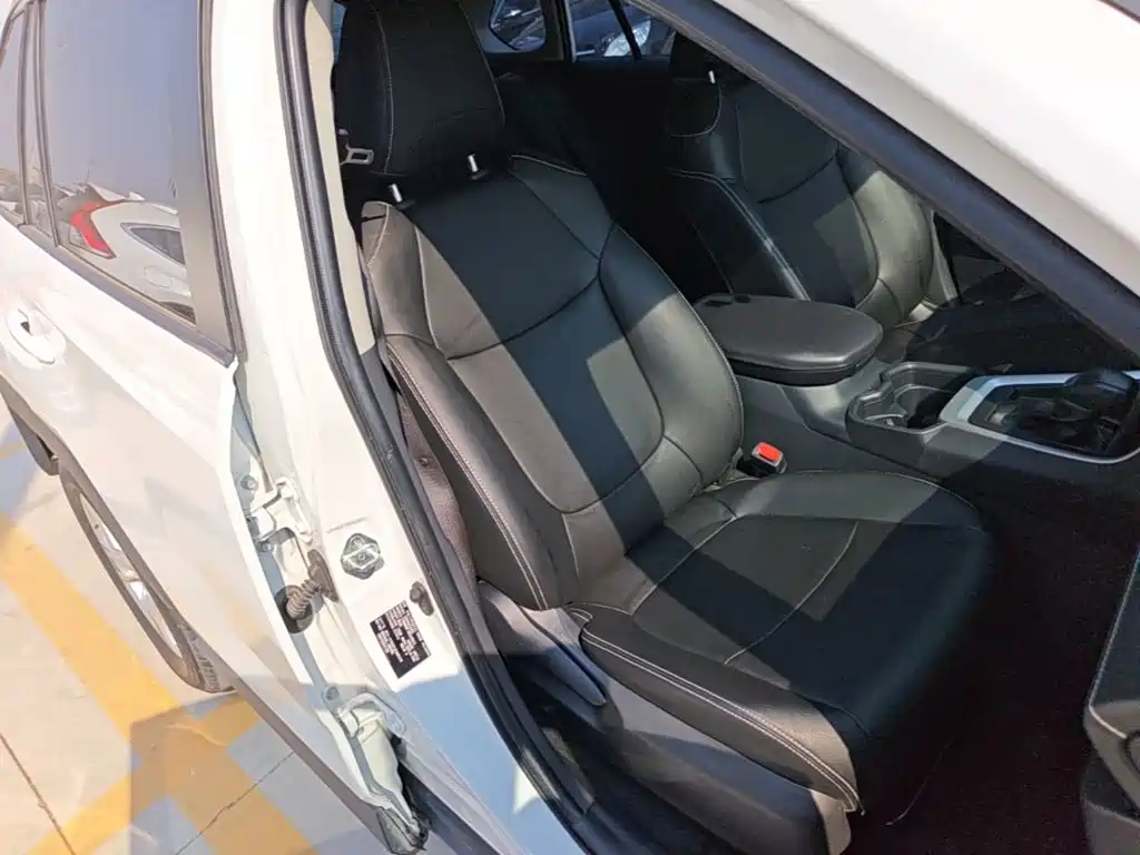 Toyota RAV4 — миниатюра 25