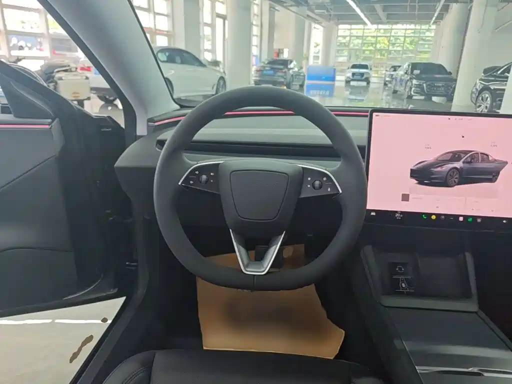 Tesla Model 3 — миниатюра 11