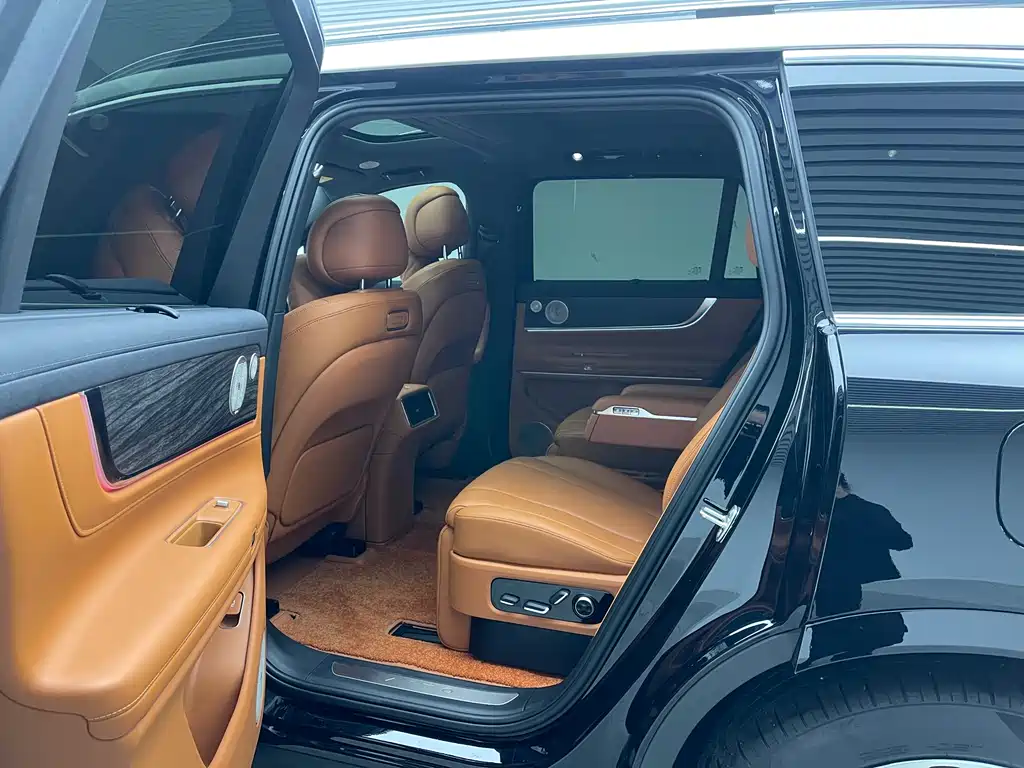 AITO ASK THE WORLD M9