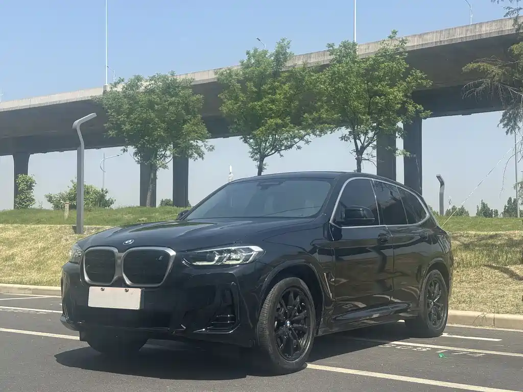 BMW iX3 2023