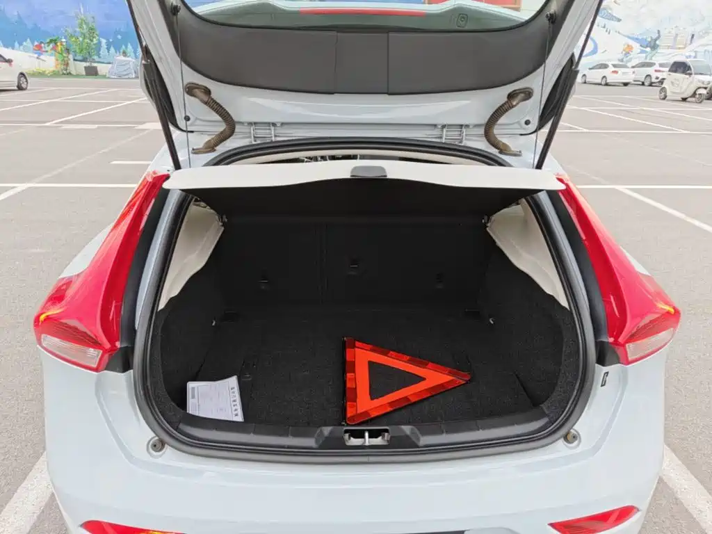 Volvo V40 — миниатюра 15