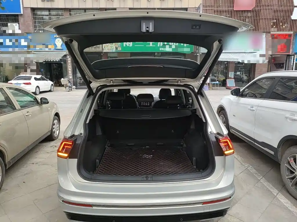 Volkswagen Tiguan L — миниатюра 19