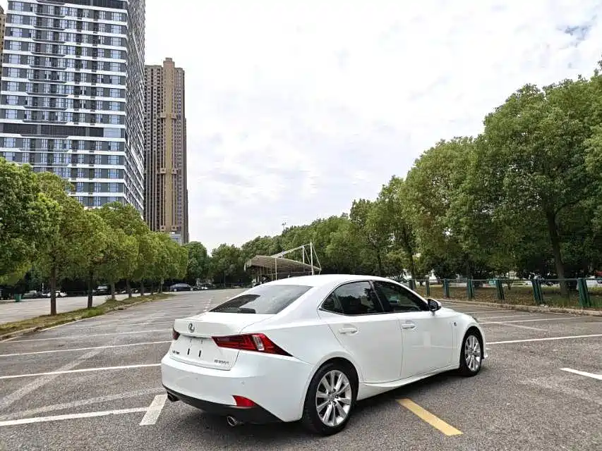 Lexus IS — миниатюра 8