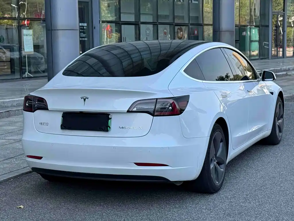 Tesla Model 3 — миниатюра 5
