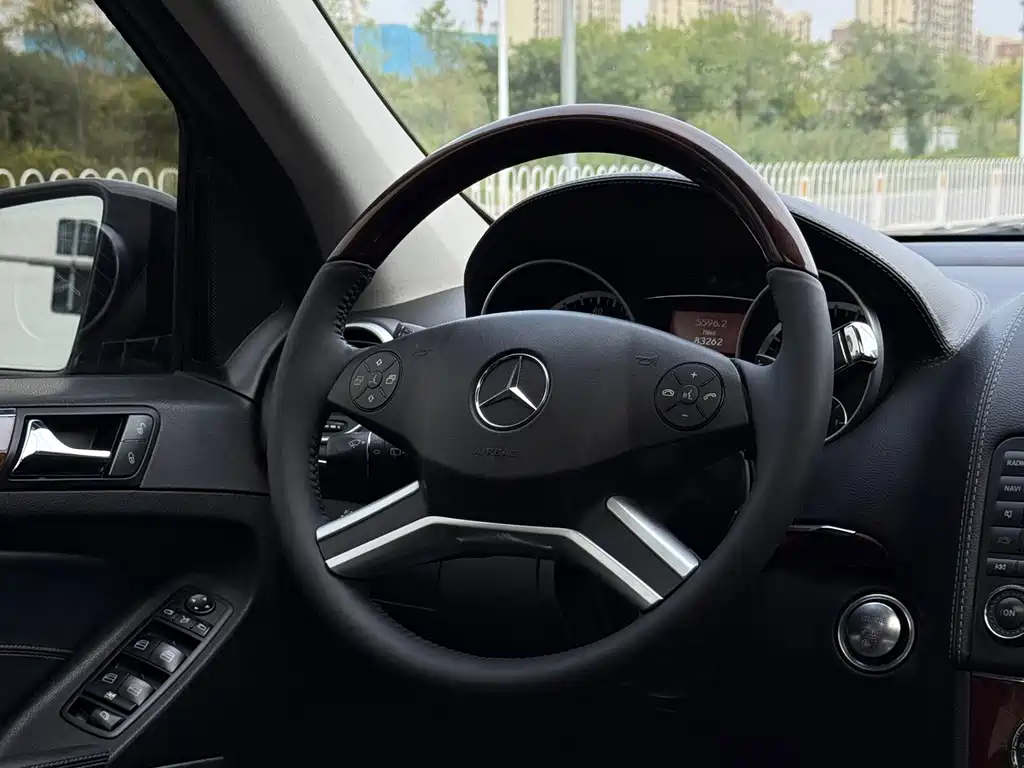 Mercedes-Benz GL-Class — миниатюра 9