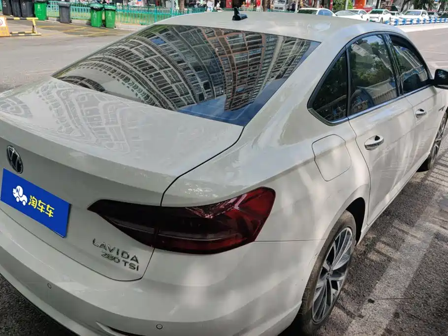 Volkswagen Lavida — миниатюра 3