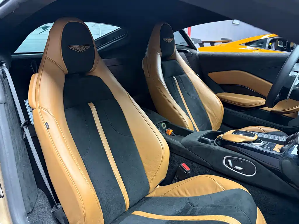 Aston Martin V8 Vantage — миниатюра 17