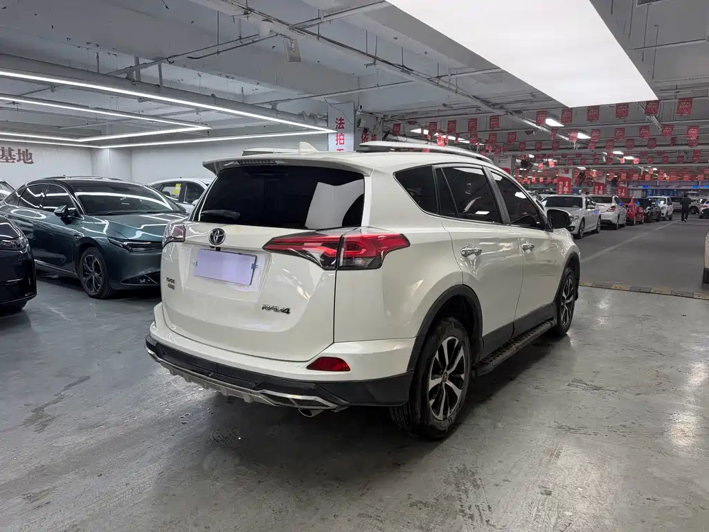 Toyota RAV4 — миниатюра 11