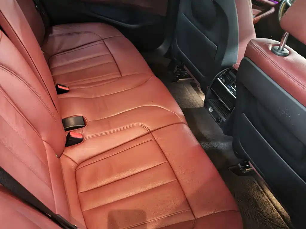 BMW 5 Series — миниатюра 10