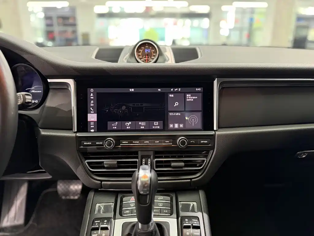 Porsche Macan — миниатюра 9