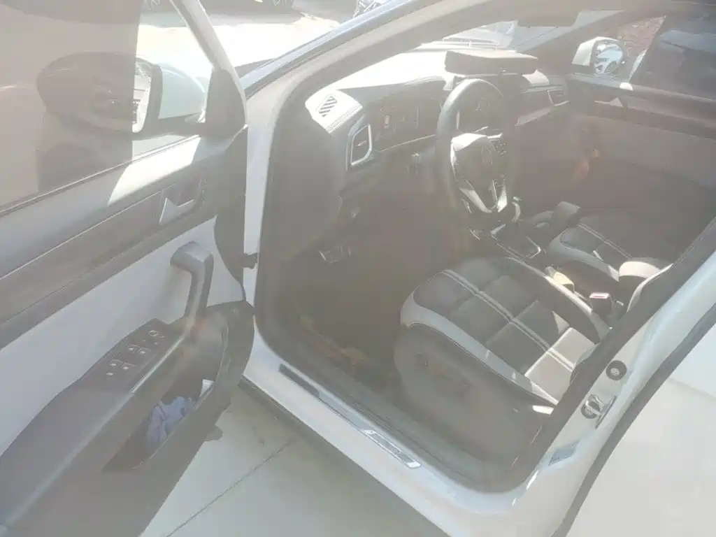 Volkswagen T-Roc — миниатюра 16