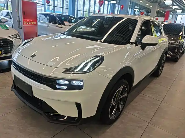 Lynk & Co 06
