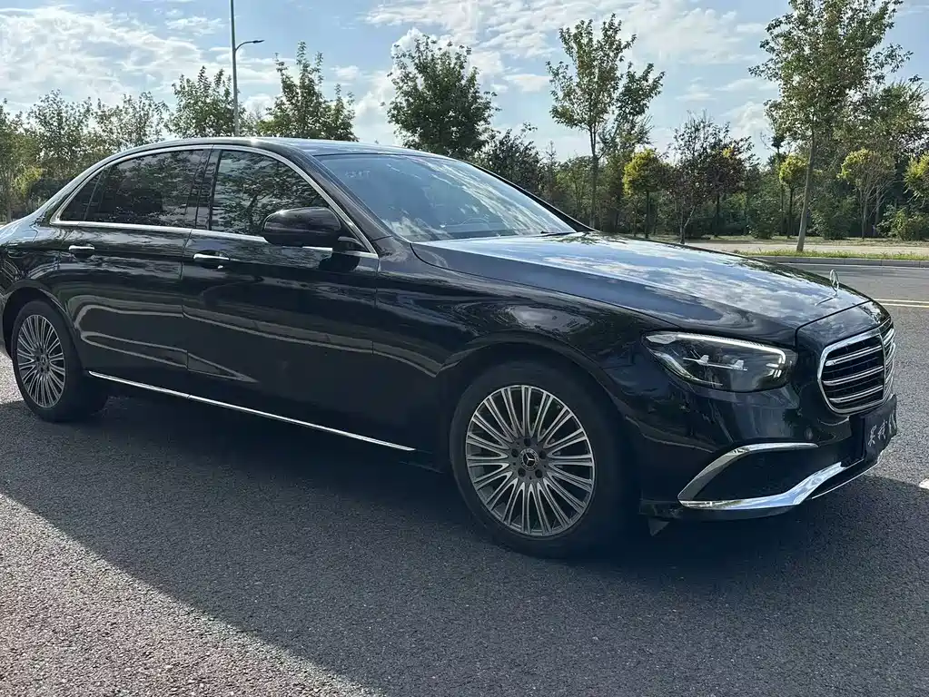 Mercedes-Benz E-Class — миниатюра 3