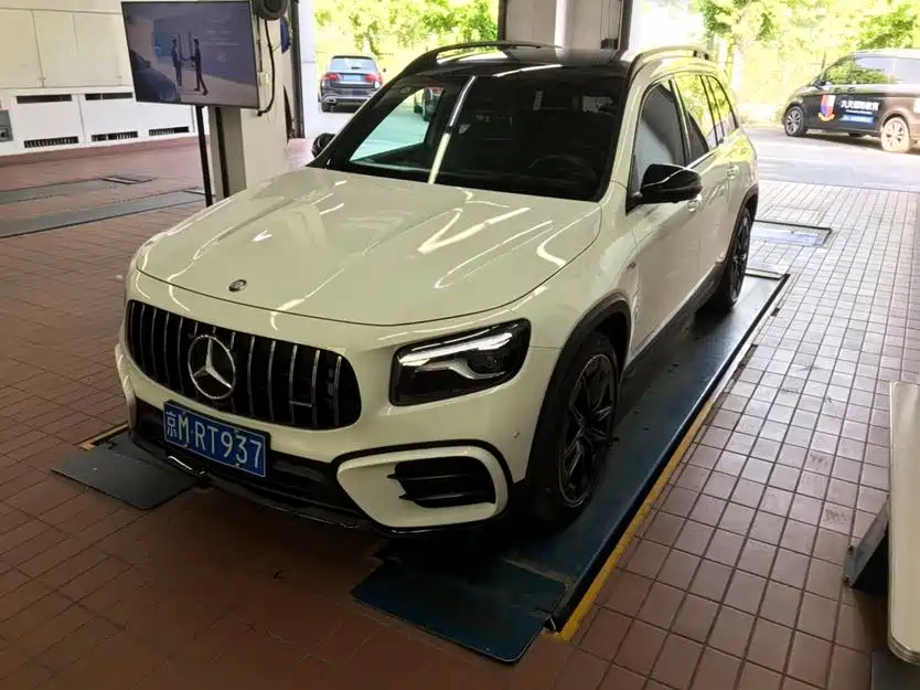 Mercedes-Benz GLB AMG 2025
