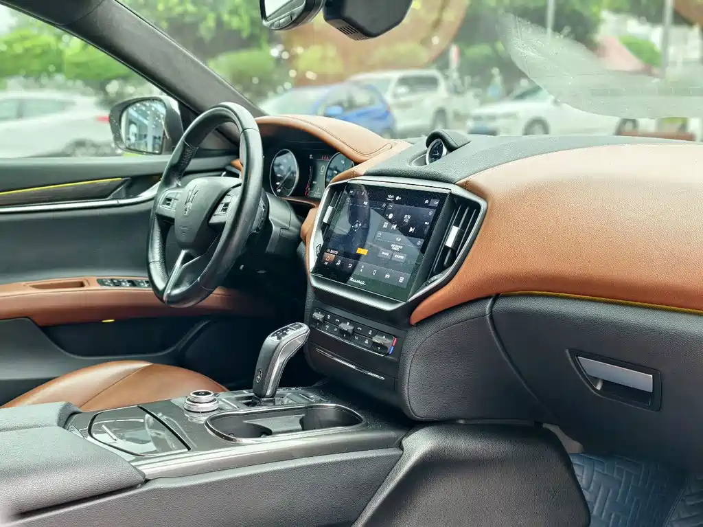 Maserati Ghibli — миниатюра 7