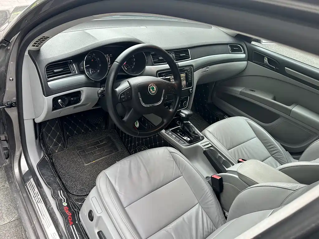Skoda Superb — миниатюра 5