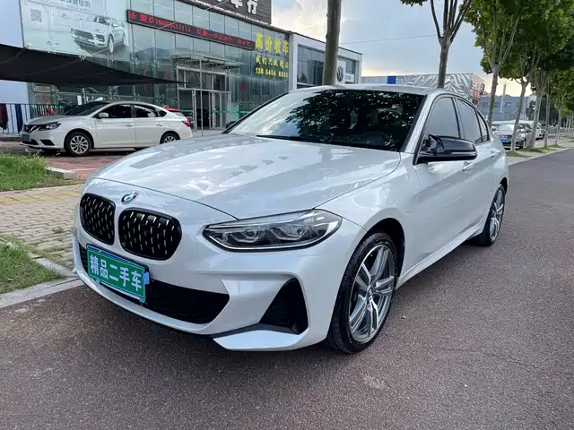 BMW 1 SERIES
