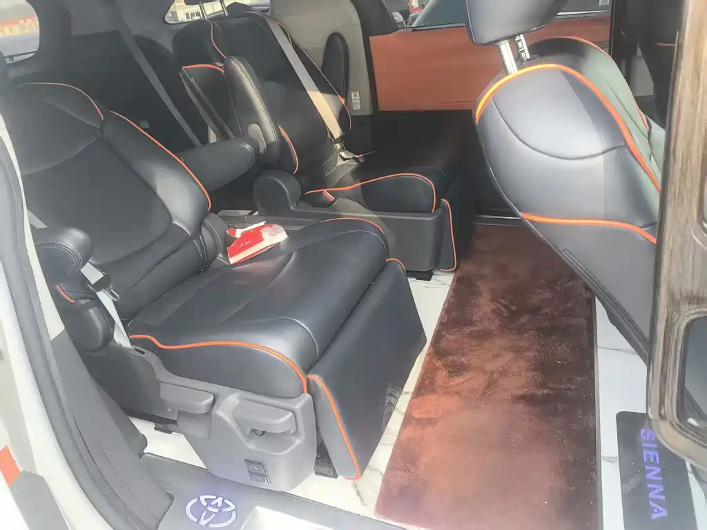 Toyota Sienna — миниатюра 8