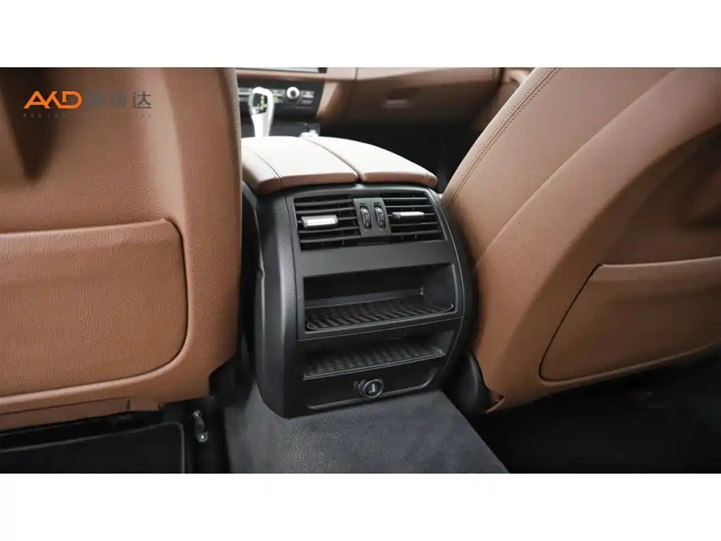 BMW 5 Series — миниатюра 9