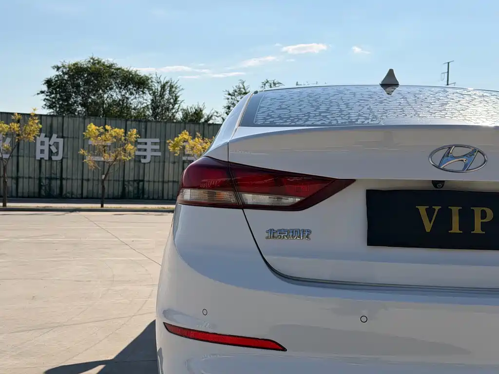 Hyundai Elantra — миниатюра 22