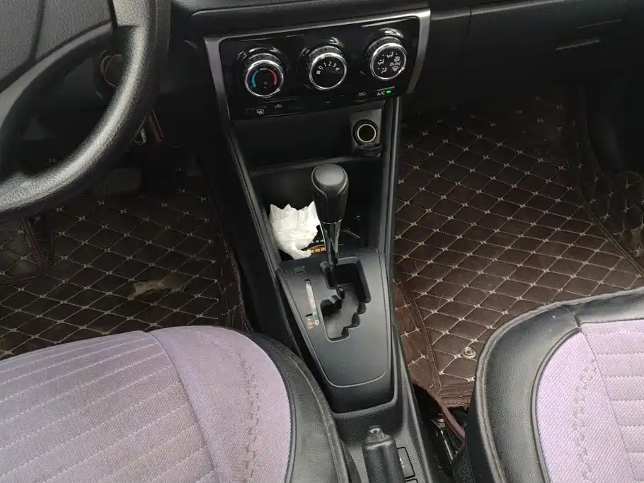 Toyota Yaris L — миниатюра 16