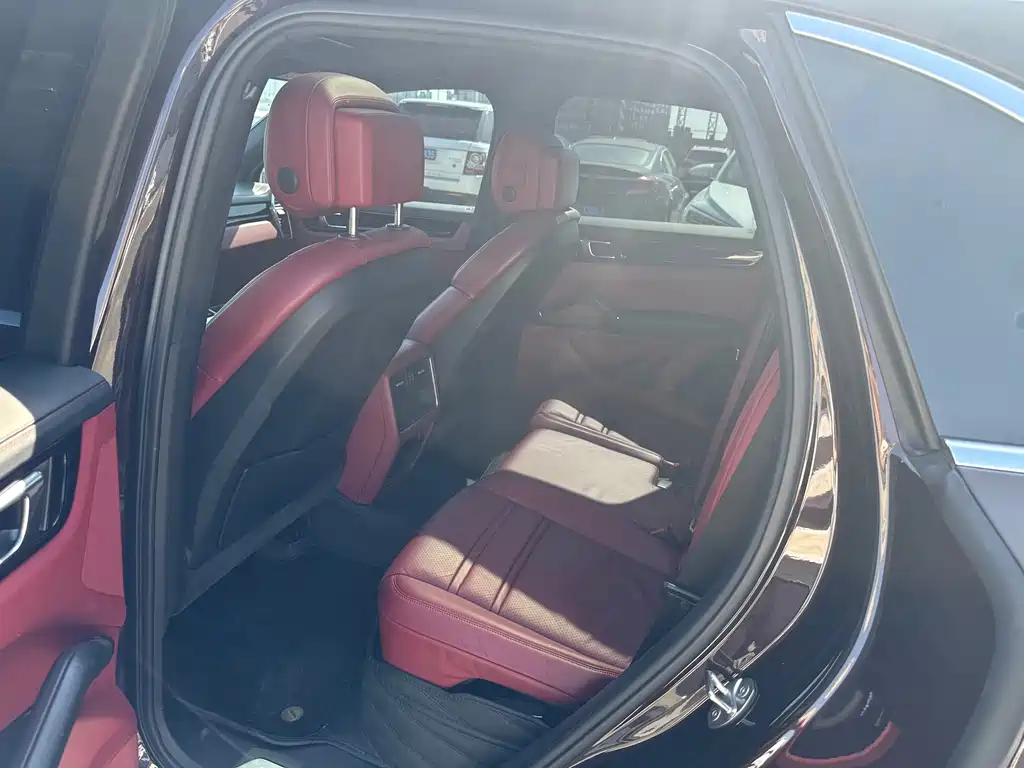 Porsche Cayenne — миниатюра 5