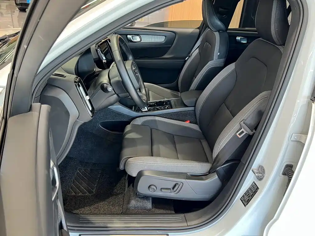 Volvo XC40 — миниатюра 9