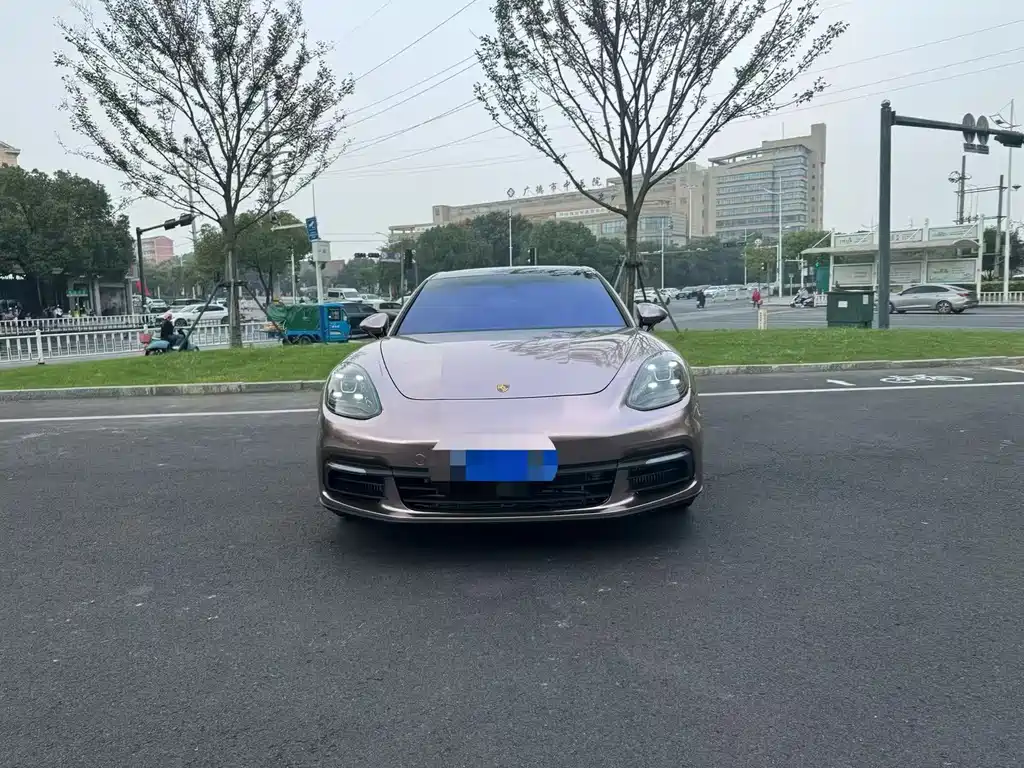 PORSCHE PANAMERA